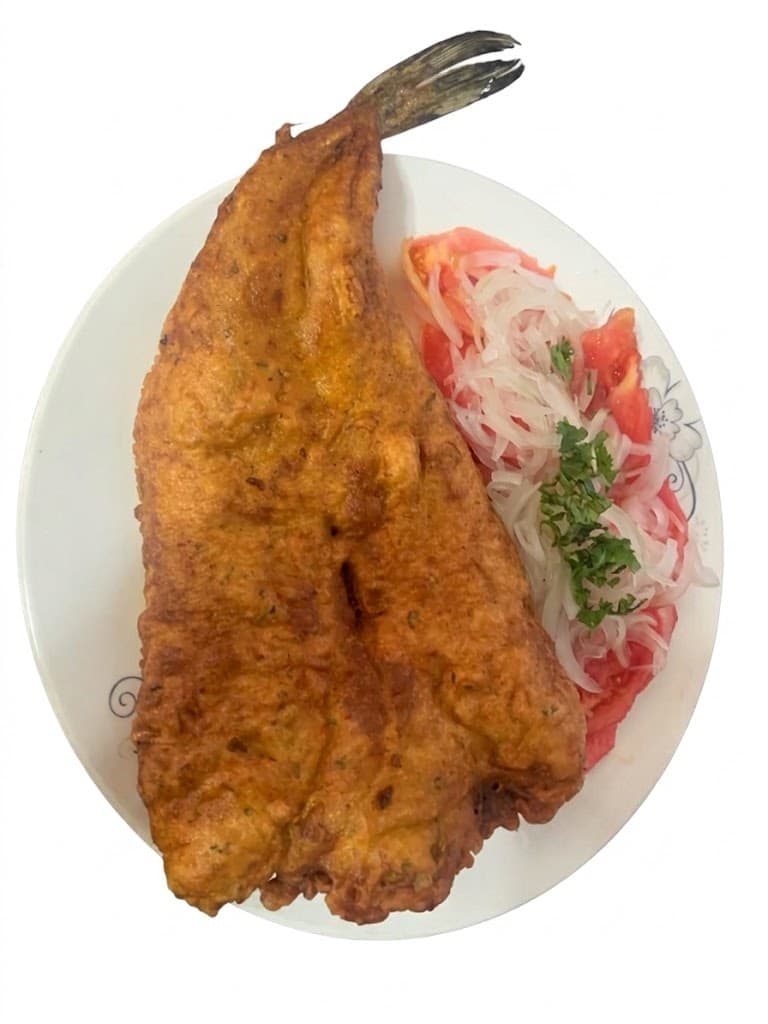 Pescado frito fresco del día - especialidad del restaurante Rincón de los Amigos Cañete